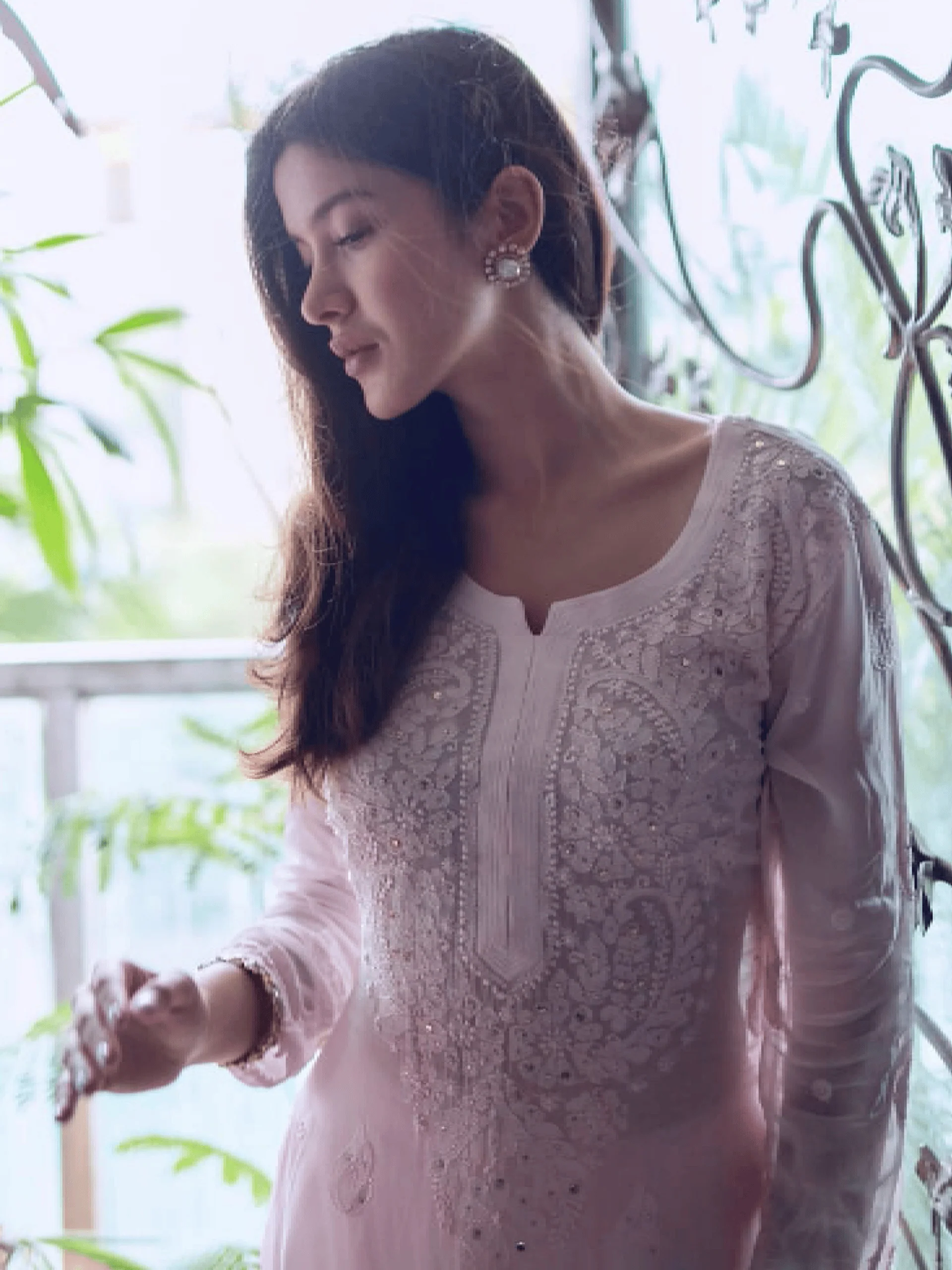 Pressed Rose Chikankari & Mukaish Kurta Set (Set of 3) - Image 3